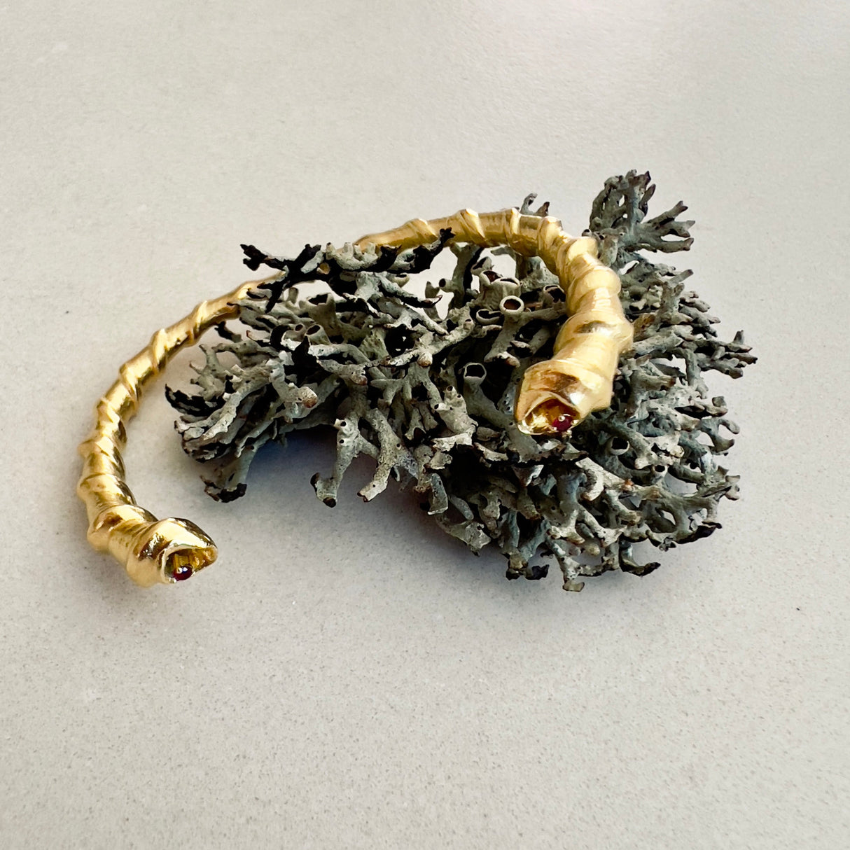 LOVE LEE OR Bracelet Cone Shell Cuff