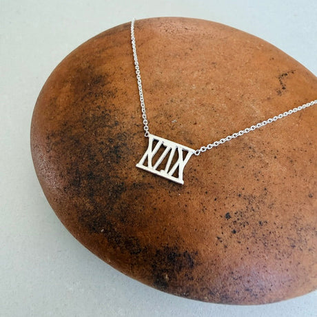 LOVE LEE OR Necklace IMA(MOM) Charm Necklace