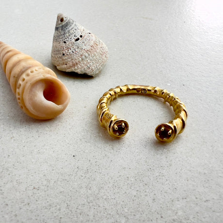 LOVE LEE OR Ring Cone Shell Ring